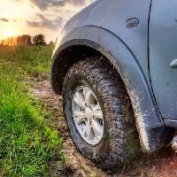 Pixwords The image with tire, car, mud, auto, grass, off road, sun, dirt Snezhok