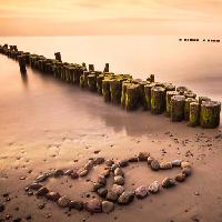 Pixwords The image with water, heart, hearts, stones, wood, sand, beach Manuela Szymaniak (Manu10319)