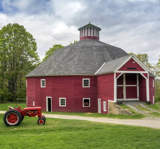 stable, tractor, green, sky, clouds Christian Delbert (Babar760)