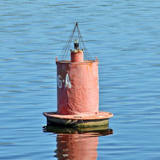 waer, red, float, floating, object, sea, ocean Hellen Sergeyeva (Unkas1978)