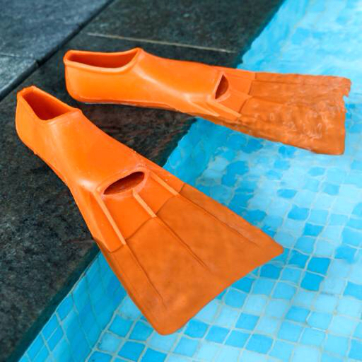 water, flippers, orange, diver Georgiy Pashin (Fotovampir) water, flippers, orange, diver Georgiy Pashin (Fotovampir)