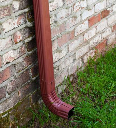 water, pipe, drain, wall, grass Susanne Neal - Dreamstime