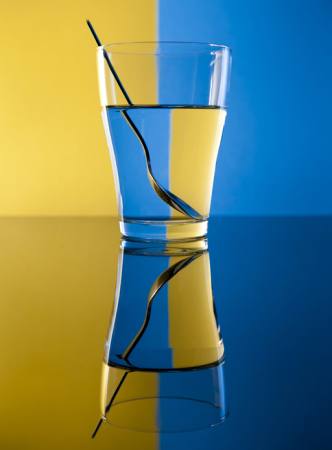glass, spoon, water, yellow, blue Alex Salcedo - Dreamstime