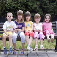 kids, child, bench Aprescindere - Dreamstime