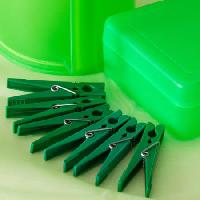 green, pin, holder, plastic, clothes Silbrudd - Dreamstime