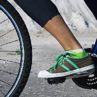 Pixwords The image with foot, bike, leg, bycicle, tire, shoe Leonidtit